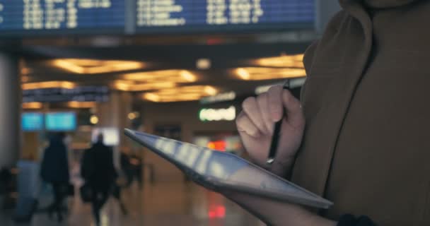 Restez toujours en contact avec le pavé tactile — Video