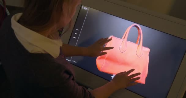 Modèle 3D d'un sac sur écran tactile — Video