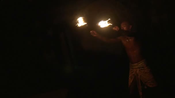 Spectacle de feu impressionnant 