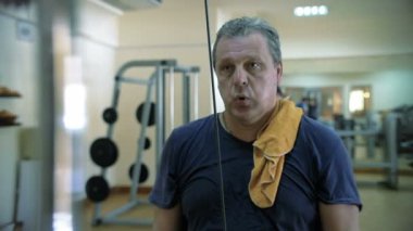Çekme makinesinde egzersiz