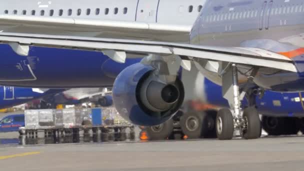 Tráfego no aeroporto — Vídeo de Stock