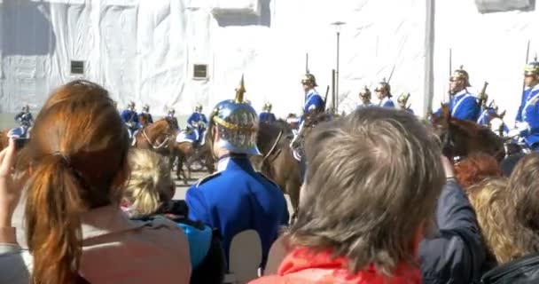Episode of Guards Mount by the Royal Palace in Stockholm — Stock Video