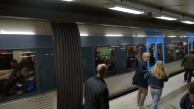 Stockholm Metrotreninin Kalkışı