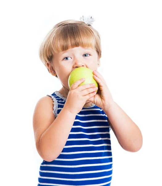 Dulce chica comiendo una manzana — Foto de Stock