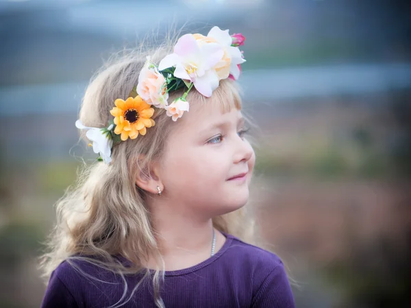 Retrato de una linda niña — Foto de Stock
