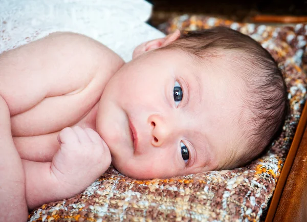 Pequeno menino recém-nascido — Fotografia de Stock