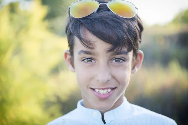 Retrato de um menino bonito — Fotografia de Stock