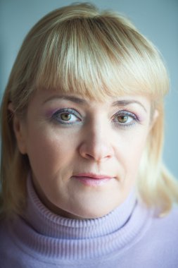 sarışın güzel bir portresi