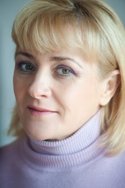 sarışın güzel bir portresi