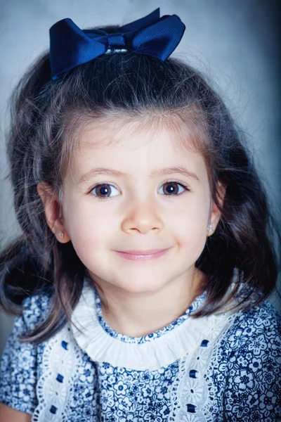 Retrato de una linda niña —  Fotos de Stock