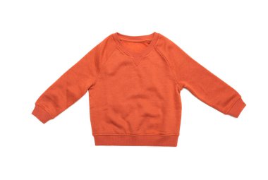 Parlak turuncu çocuklar beyaz arka planda yatan kapüşonlu erkek ya da kız kıyafetleri.