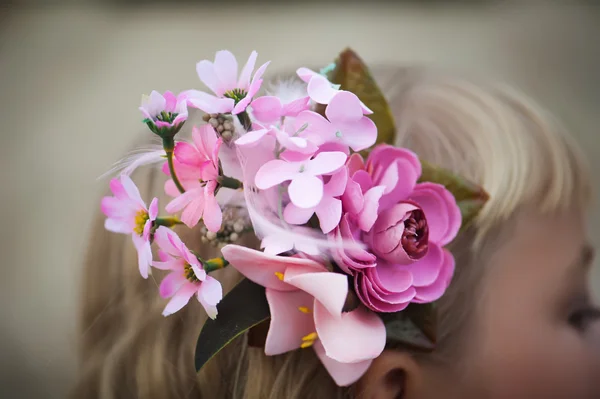Mooie bloem meisjes haar — Stockfoto