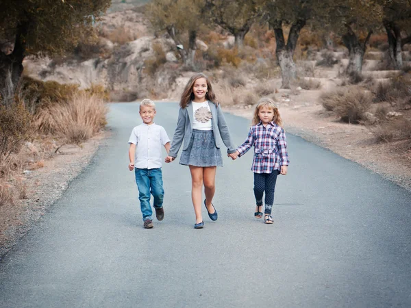 Drie jonge kinderen — Stockfoto