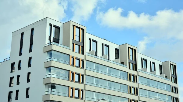 Modern Nieuw Appartementencomplex Veelzijdige Moderne Nieuwe Stijlvolle Woonblok Van Flats — Stockfoto