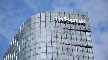Varşova, Polonya. 27 Ekim 2020. MBank 'i imzala. Şirket tabela mBank.