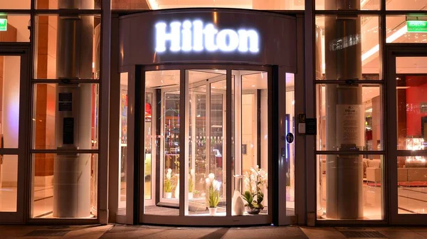 Varsovia Polonia Noiembrie 2020 Semnează Hilton Semnalul Companiei Hilton — Fotografie, imagine de stoc