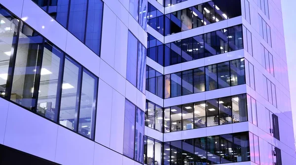 Patrón Edificios Oficinas Ventanas Iluminadas Por Noche Iluminación Con Diseño —  Fotos de Stock