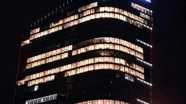 Patroon Van Kantoorgebouwen Ramen Nachts Verlicht Verlichting Met Glazen Architectuur — Stockfoto