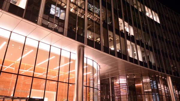 Patrón Edificios Oficinas Ventanas Iluminadas Por Noche Iluminación Con Diseño —  Fotos de Stock