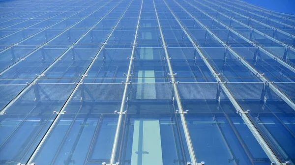 玻璃窗的立面纹理反映了办公大楼 立面的碎片 办公大楼的现代建筑 — 图库照片