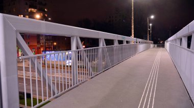 Varşova, Polonya. 25 Aralık 2020. Warszawa Kolo - Gece Tren İstasyonu.