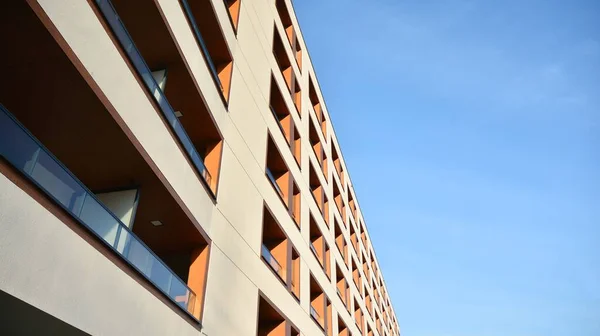 Fachada Novo Prédio Apartamentos Varanda Vidro Aparência Limpa Edifício Arquitetura — Fotografia de Stock