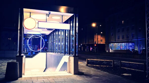 Entré Ner Modern Tunnelbanestation Stor Stad Med Trappor Mitten Retrofilter — Stockfoto
