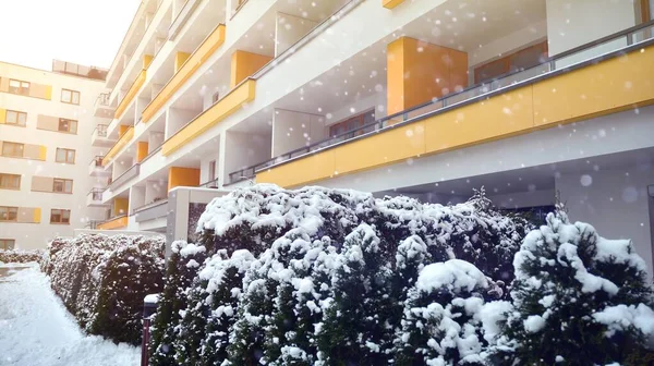 Fragment Modern Apartment Building Background Winter Heavy Snowfall Snow Slightly — Stock Photo, Image