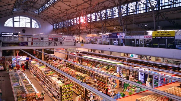 바르샤바 폴란드 2021 역사적 건물의 내부에는 스카가 시장과 식품점 — 스톡 사진