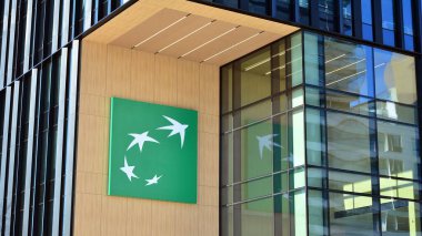 Varşova, Polonya. 31 Ocak 2021. BNP Paribas 'ı imzala. Şirket panosu BNP Paribas