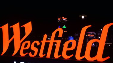 Varşova, Polonya. 1 Şubat 2021. Westfield 'ı imzala. Westfield Şirketi tabelası.  