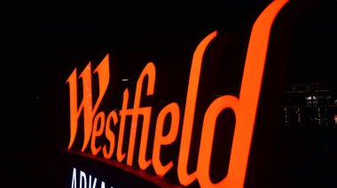 Varşova, Polonya. 1 Şubat 2021. Westfield 'ı imzala. Westfield Şirketi tabelası.  