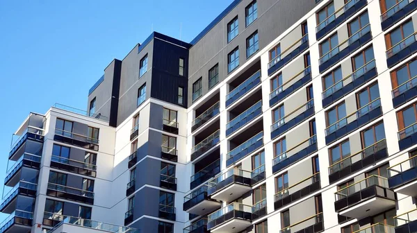 Moderno Edificio Apartamentos Día Soleado Exterior Fachada Casa Residencial — Foto de Stock