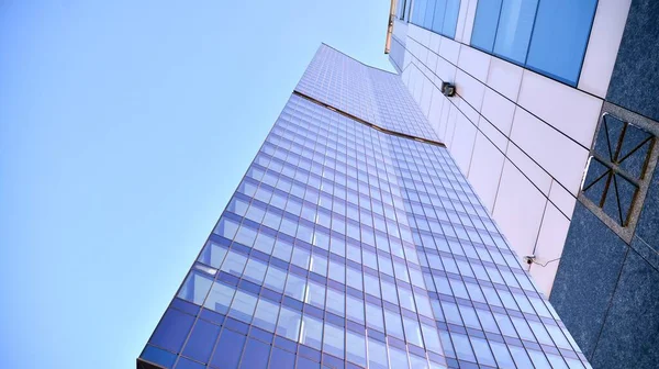 Fachada Vidro Dos Edifícios Com Céu Azul Arranha Céus Centro — Fotografia de Stock