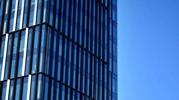 Glazen Gevel Van Gebouwen Met Een Blauwe Lucht Wolkenkrabbers Het — Stockfoto