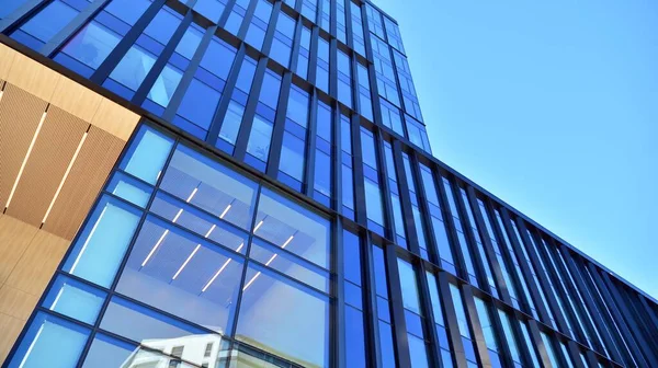 Glasfassade Der Gebäude Mit Blauem Himmel Wolkenkratzer Der Geschäftsstadt Hintergrund — Stockfoto