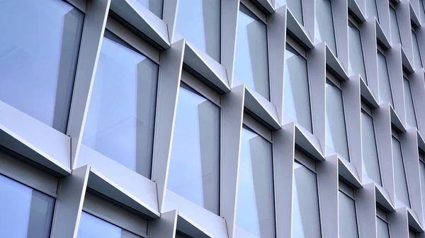 Fragmento Edificio Oficinas Vidrio Reflejo Del Cielo Azul —  Fotos de Stock