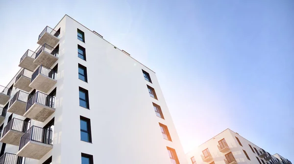 Modernos Edificios Apartamentos Día Soleado Con Cielo Azul Fachada Moderno — Foto de Stock