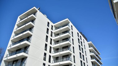 Modern Avrupa konut binaları çeyreği. Soyut mimari, modern şehir geometrisinin bir parçası.