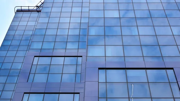 Skleněná Fasáda Moderní Budovy Pokrytá Zrcadlovým Sklem — Stock fotografie