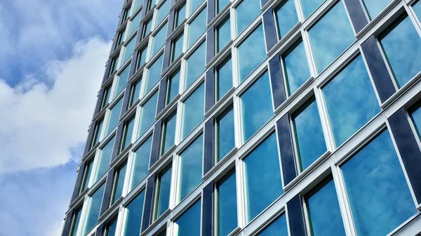 Glasverkleidete Fassade Eines Modernen Gebäudes Mit Reflektierendem Plattenglas — Stockfoto