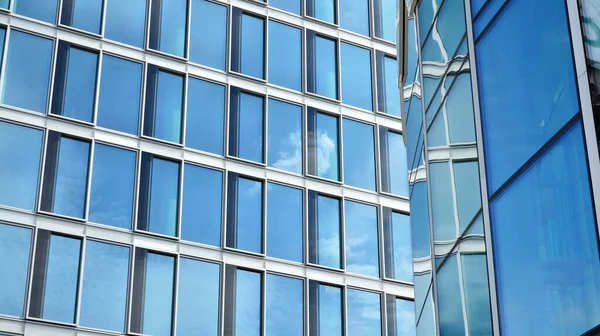 Fachada Revestida Vidrio Edificio Moderno Cubierto Vidrio Placa Reflectante — Foto de Stock
