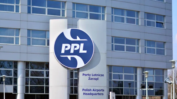 Varsovia Polonia Abril 2021 Firme Ppl Porty Lotnicze Letrero Empresa — Foto de Stock