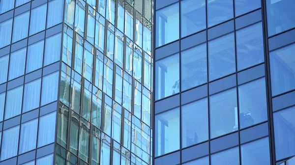 Fachada Acristalada Edificio Oficinas Con Cielo Reflejado Edificios Arquitectura Moderna — Foto de Stock