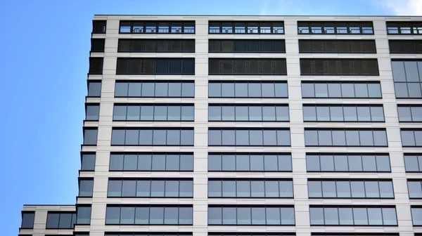 Detalhe Moderno Edifício Escritório Superfície Vidro Fundo Claro Céu Parede — Fotografia de Stock