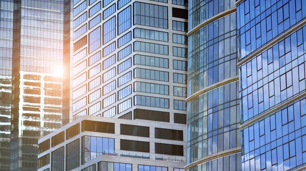 Detalhe Moderno Edifício Escritório Superfície Vidro Fundo Claro Céu Parede — Fotografia de Stock