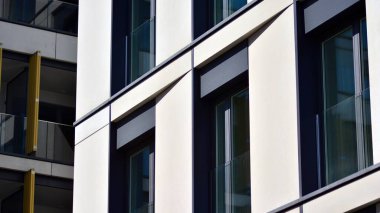 Yeni modern mimari yapı evi. Apartmanın modern cephesi.