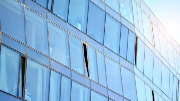 Edificio Vidrio Moderno Sol Naciente Fachada Cristal Día Soleado Brillante — Foto de Stock