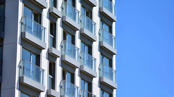 Eigentums Und Mehrfamilienhäuser Mit Symmetrischer Moderner Architektur Detail Modernen Wohn — Stockfoto