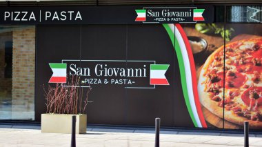 Varşova, Polonya. 3 Haziran 2021. San Giovanni 'yi imzala. Şirket tabelası San Giovanni 